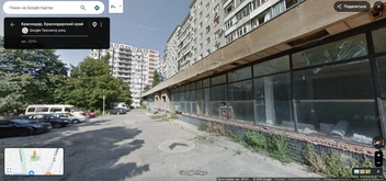 Место довольно проходное, но между домами | Источник: google.com