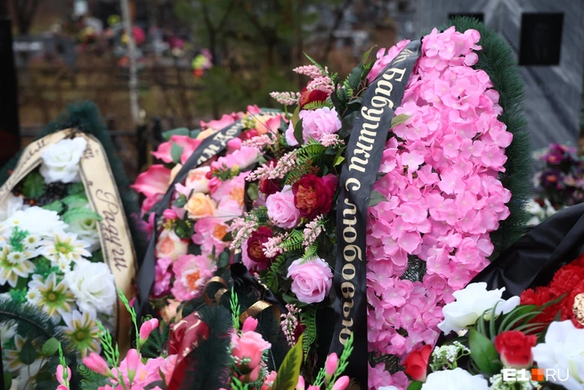 Венок от бабушки | Источник: Владислав Лоншаков / E1.RU