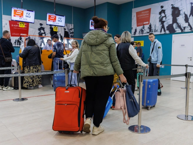 После введения ночных ограничений на полеты в аэропорту Волгограда были задержаны шесть рейсов. | Источник: Алексей Волхонский / V1.RU