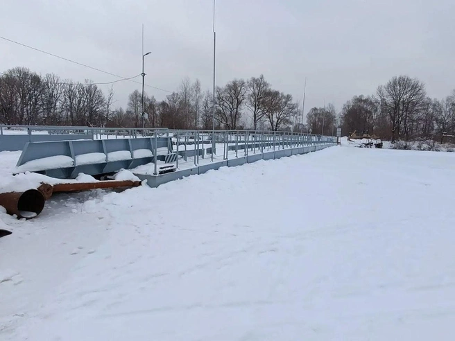 Так выглядит наплавной понтонный мост через реку Десна в Брянской области | Источник: «Стальмост»