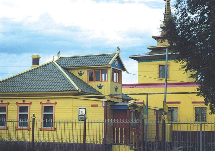 Хурульный комплекс в поселке Цаган Аман | Источник: Wikimedia Commons