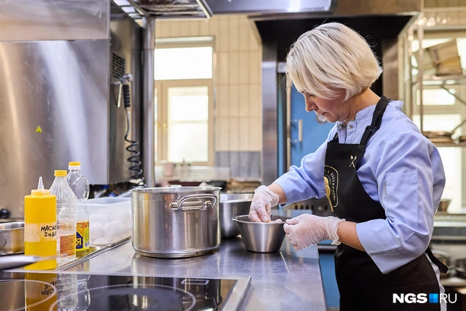 Прежде чем блюдо появится в меню, его нужно не только придумать, но и отработать  | Источник: Александр Ощепков / NGS.RU 