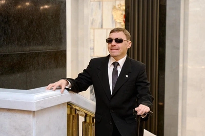 Blind Poet Sees With the Heart in Life Without Sight