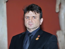 Роман с чужой женой и обвинения в махинациях за помощь сиротам. Тимур Кизяков, который везде как дома
