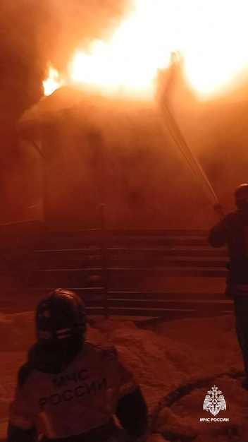 В результате сгорел двухэтажный дом | Источник: ГУ МЧС России по Новосибирской области