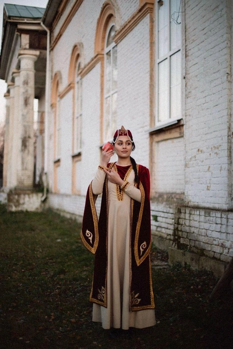 Нарине — армянка, которая не только прекрасно говорит по-русски, но и также знает удмуртский и английский языки | Источник: Нарине Манукян