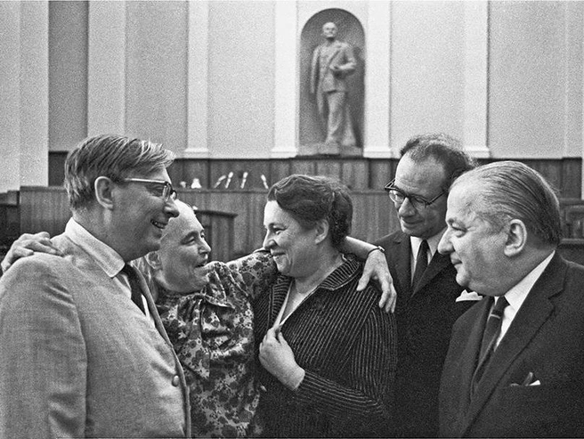 Во время Великой Отечественной войны семья поэтессы перебралась в Свердловск | Источник: Кассин Евгений, Савостьянов Владимир / ТАСС