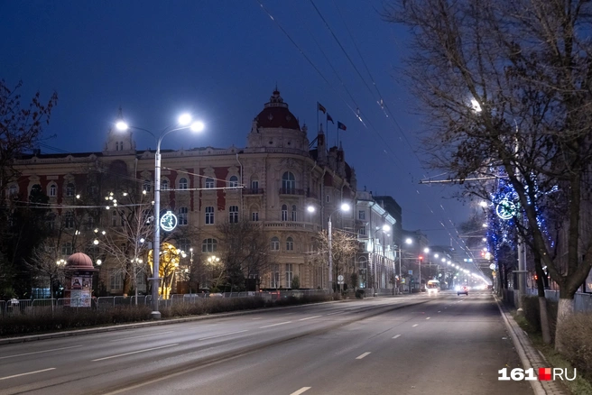 По Большой Садовой проезжают редкие автомобили | Источник: Евгений Вдовин / 161.RU