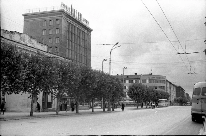 Вид на «Рубин» с улицы Малышева в 1970-е.