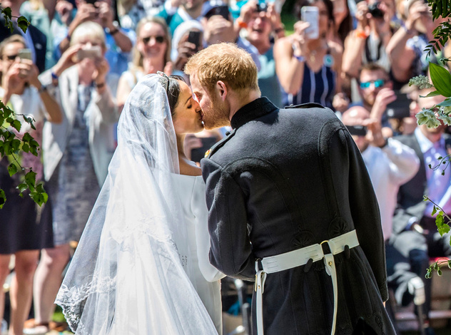 Самые трогательные моменты королевских свадеб (о Гарри и Меган мы тоже не забыли)