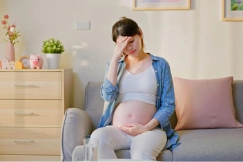 «Я жду третьего ребенка, а муж в переписке с другими „тоскует“ по „умершей“ жене»