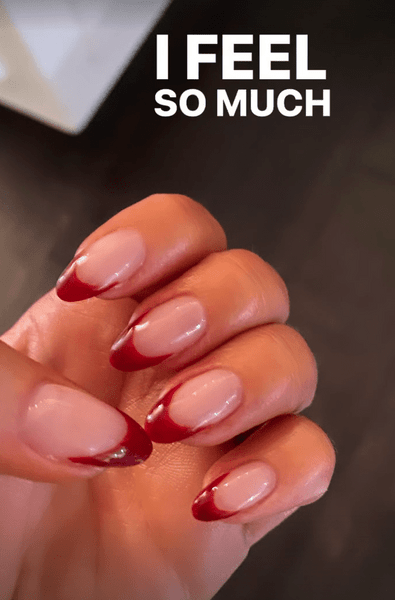 Сабрина Карпентер знает, какие ногти лучше всего сделать ко Дню Святого Валентина