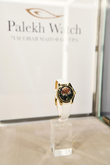 Время, вперед! Резиденты VS Gallery создали дизайн капсулы Palekh Watch