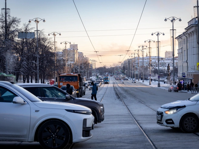 Автомобилисты пока не жаловались на проблемы с запуском двигателей. | Источник: Владислав Лоншаков / E1.RU 