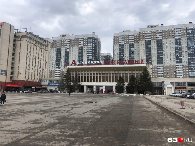 Непривычно видео эту территорию без машин | Источник: Алексей Ногинский / 63.RU 