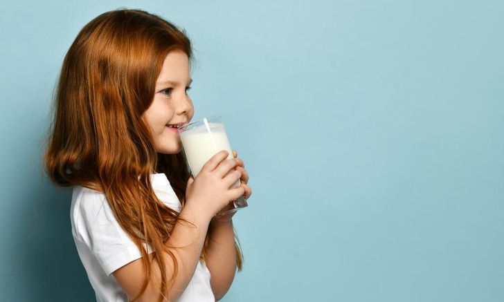С какого возраста ребенку можно пить молоко