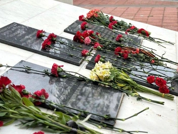 На мемориале увековечены имена 63 советских воинов | Источник: sochi.ru