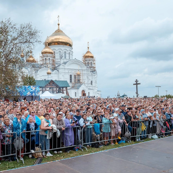 Посмотрите, сколько людей! | Источник: Павел Семянников