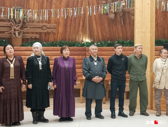 Экстрасенсы, ясновидящие, люди с природным даром. Бойуот третий справа | Источник: Надежда Ефимова / 14.RU