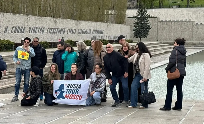Иностранные дипломаты на Мамаевом кургане | Источник: читатели V1.RU
