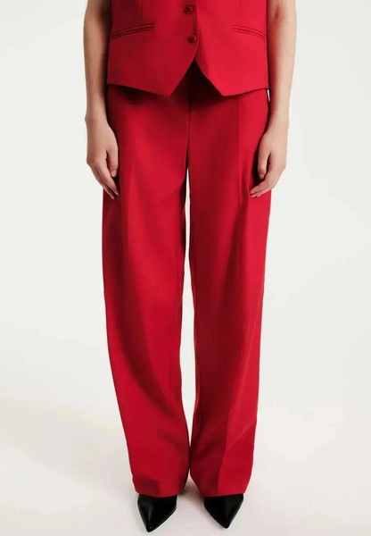 Идеальная база — брюки на осень-зиму 2025/26: лучшие модели у российских брендов Идеальная база — брюки на осень-зиму 2025/26: лучшие модели у российских брендов