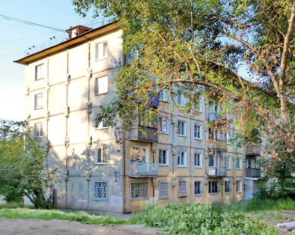В доме №38 на проспекте Мира в Омске находится квартира покойной бабушки Макарова