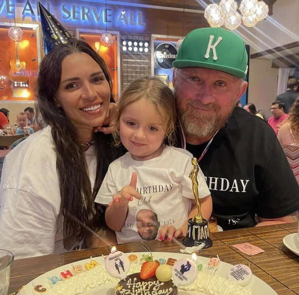 У пары растет дочь Ника