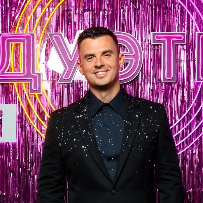 Кирилл Туриченко превратил выписку жены в масштабный праздник с морем шаров — видео