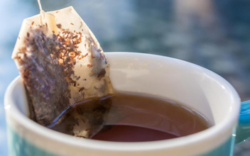 Пакетик не выкидывайте: как повторно использовать чай и кофе с пользой для здоровья