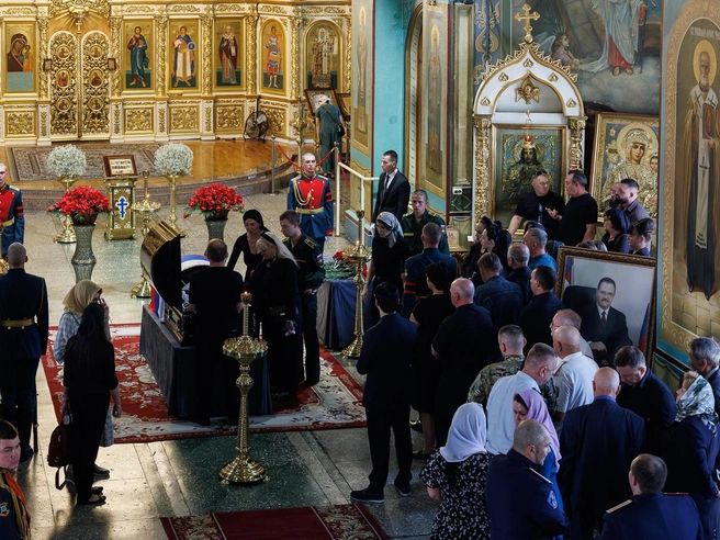 Церемония прощания проходила в храме Казанской иконы Божией Матери | Источник: Алексей Волхонский / V1.RU