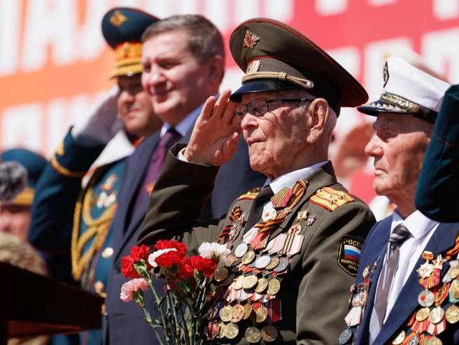 Александр Медков часто участвует в парадах Победы | Источник: Алексей Волхонский / V1.RU