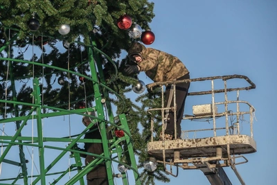 Новогоднюю елку на Стрелке в Нижнем ставят за 5 дней