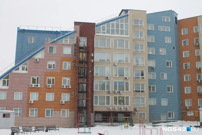 Панорамные окна, мансардные комнаты, но расставить мебель может быть проблемой | Источник: Елена Гуськова / NGS42.RU