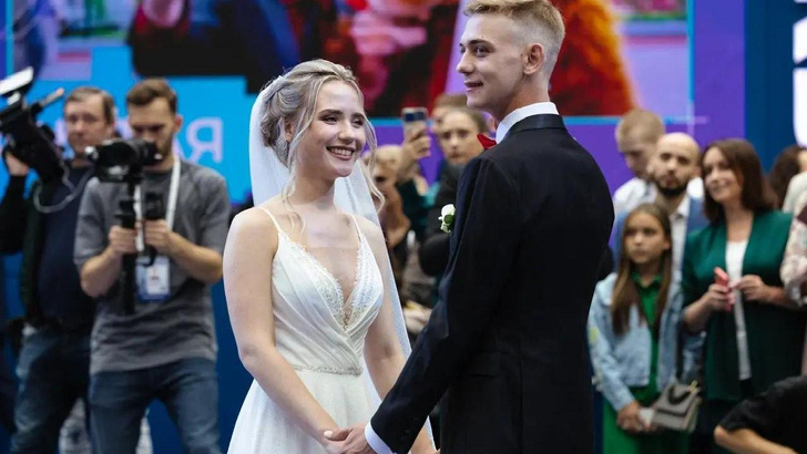 В День любви на Московском урбанфоруме поженили 60 пар