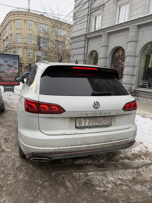 Возможно, кто-то верит, что номер 777 спасет от неправильной парковки | Источник: Читатель НГС