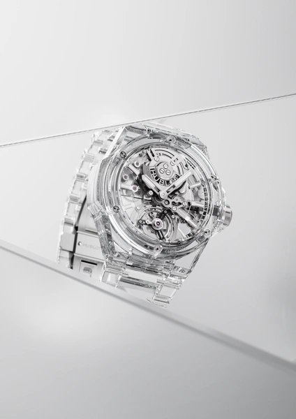 Сияние сапфиров на запястье: Hublot представил инновационные часы | woman.ru
