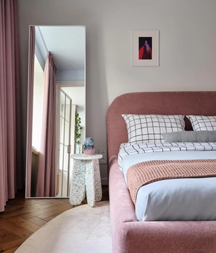 Розовая спальня и голубая кухня: квартира 38 м² для архитектора Алены Миллер в Москве