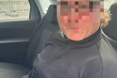 Предприниматель захватил императорский трон в Зимнем дворце