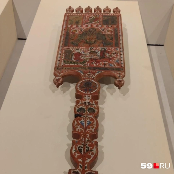 А эту свадебную прялку привезли из Архангельска | Источник: Ольга Якунчева / 59.RU