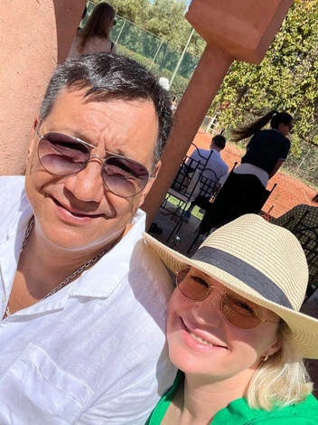 В браке с юристом Марией Леоновой у режиссера родились двое сыновей — Тимур и Марат