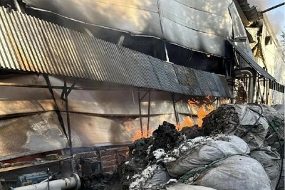 Склад полимеров в Набережных Челнах горит повторно через 4 года