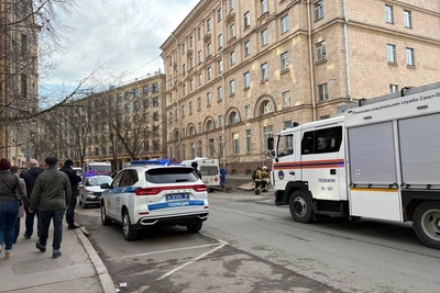 Пожар собрал экстренные службы в центре Петербурга