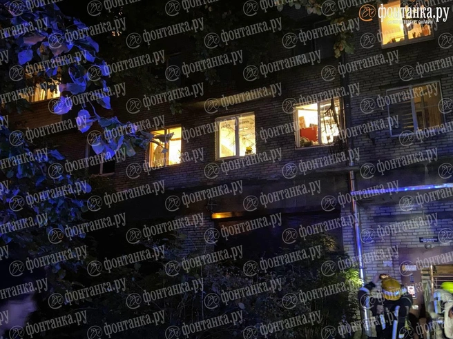«Долбануло так, что вылетели стекла». Взрыв в квартире разбудил двор на Васильевском | Источник: читатель «Фонтанки»