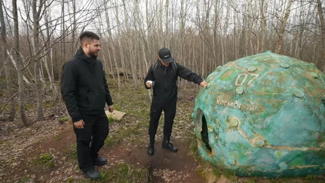 Вот так выглядит та самая машина времени, оставленная «Космопоиском» на Медведицкой гряде | Источник: Алексей Столяров / YouTube