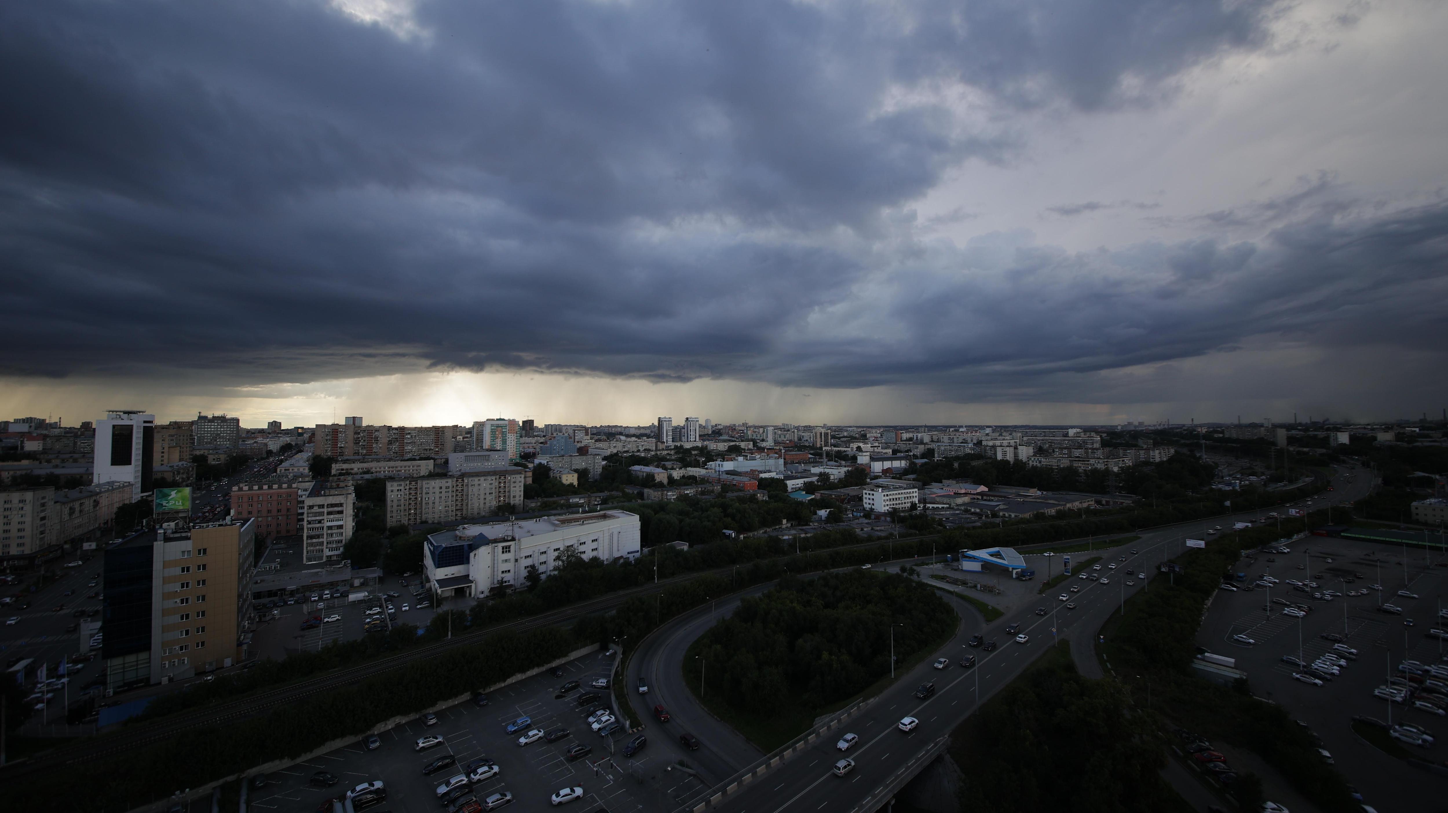 Москву затопило, а с Уральских гор идут грозовые тучи. Ждать ли очередного апокалипсиса в Тюмени?