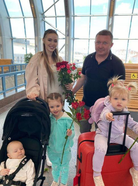 Шойгу поделилась редкими фото, Костенко поздравила сразу троих: звезды отмечают День отца