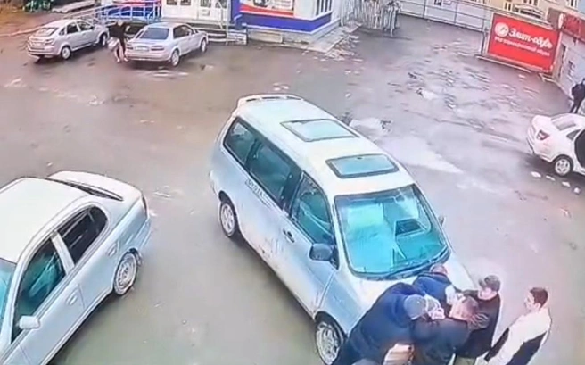 Владельца пропавших машин задержали за драку, но он считает жертвой себя | Источник: предоставлено читателем НГС