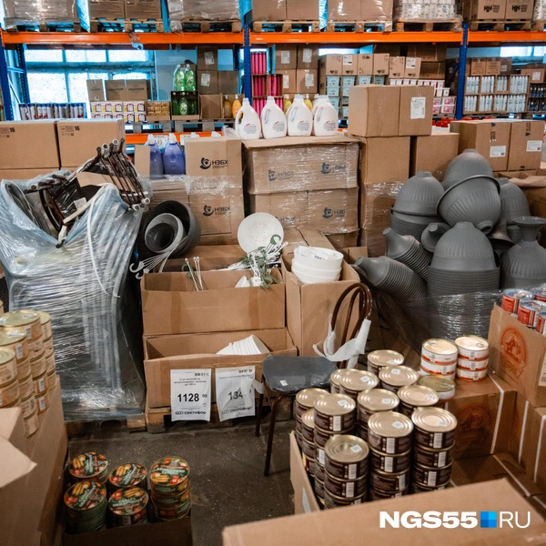 Некоторые берут здесь не только продукты | Источник: Кирилл Башинский / NGS55.RU