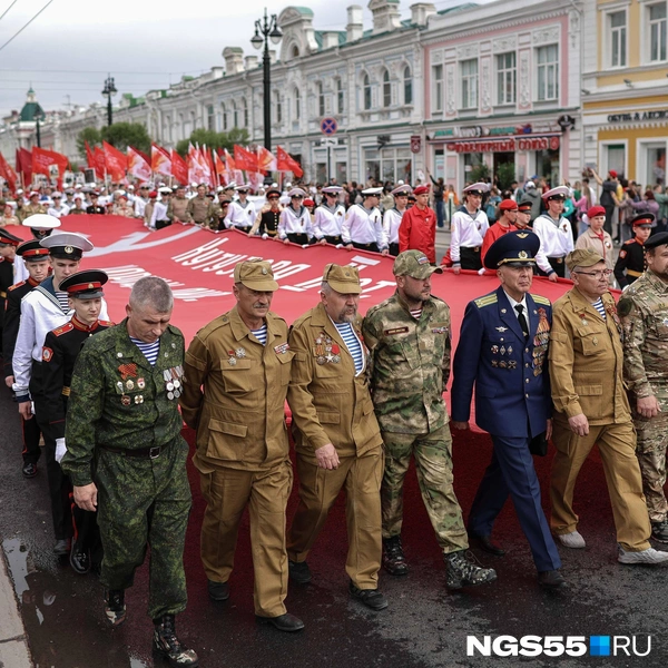 Колонна прошлась и по Любинскому проспекту | Источник: Евгений Софийчук / NGS55.RU