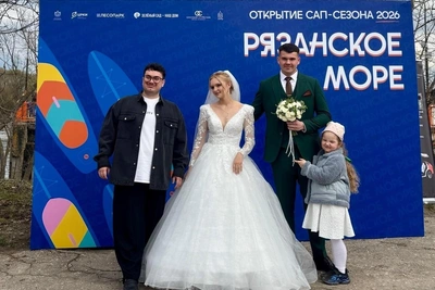 Свадьба на пирсе: молодожены выбрали «Рязанское море»